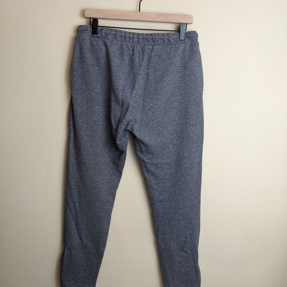 Vineyard Vines gray sweatpants w/ zipper pockets - Picture 6 of 9